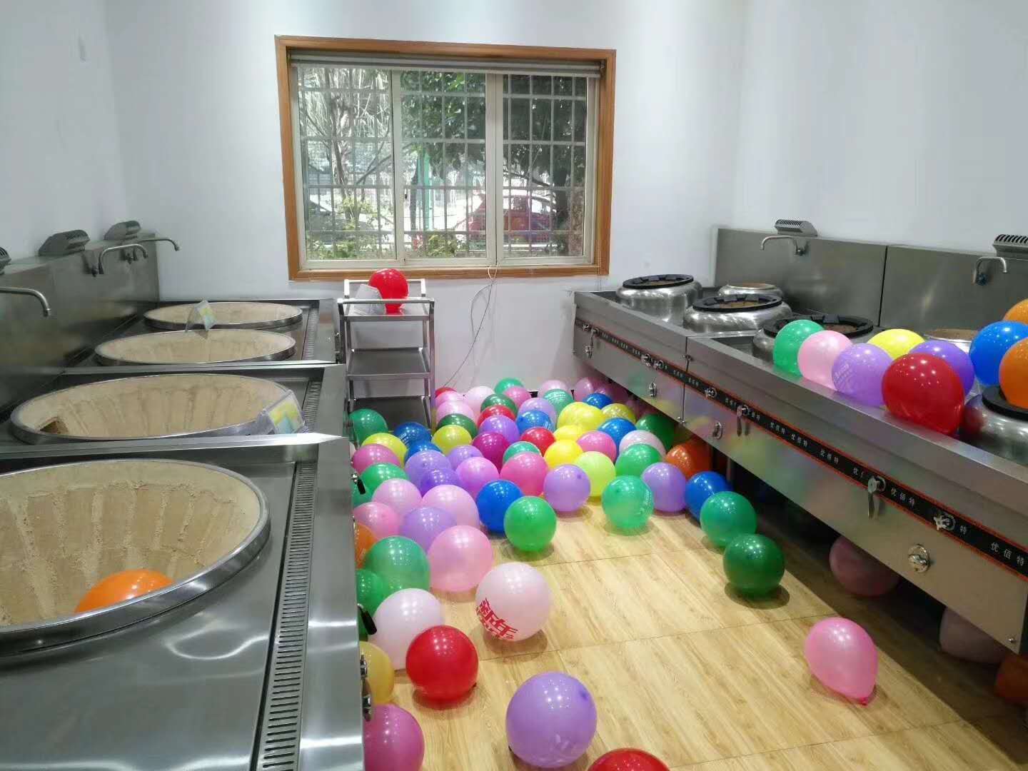成都麻豆91精品91久久久设备公司麻豆下载网站年会筹备照片5