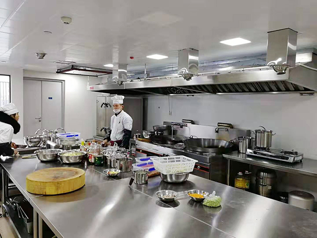 食堂麻豆91精品91久久久设备