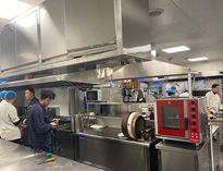 饭店餐饮猛火灶厂家告诉你餐饮麻豆91精品91久久久设备和家用麻豆91精品91久久久设备有什么不同